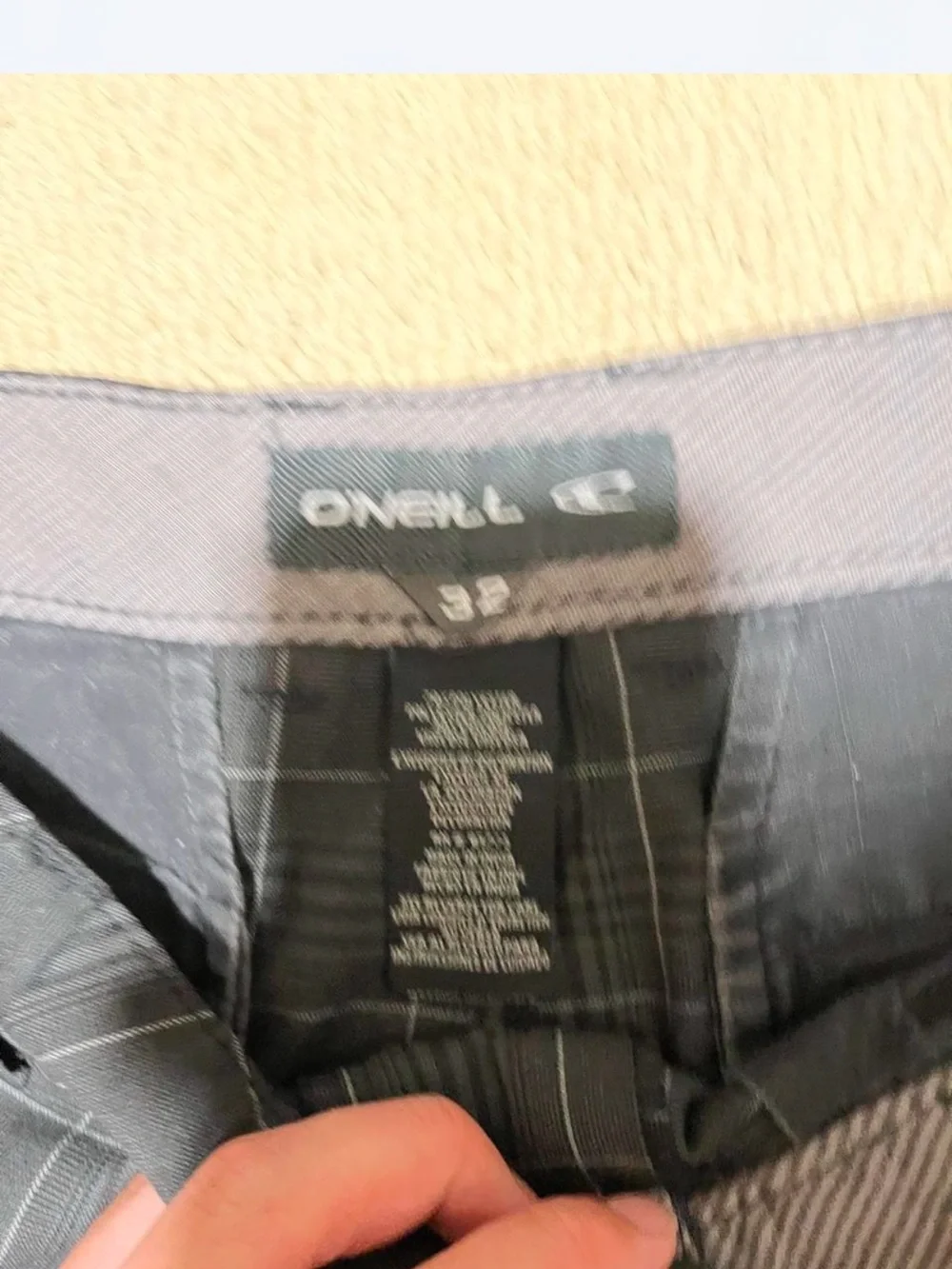 O'Neill black & gray plaid vintage Y2K board shorts size 32